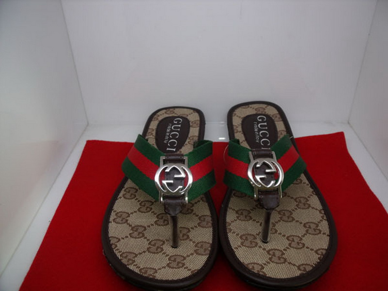 Gucci Slippers Woman--045